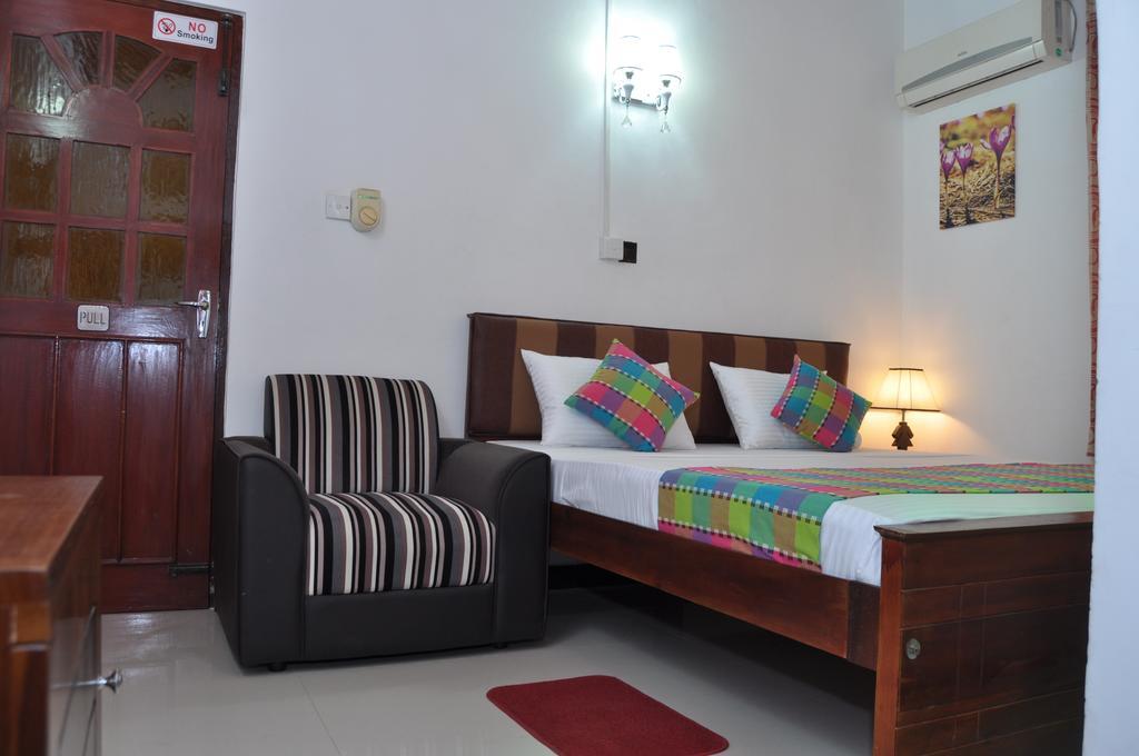 Guest Ryan Hotel Katunayaka Zimmer foto