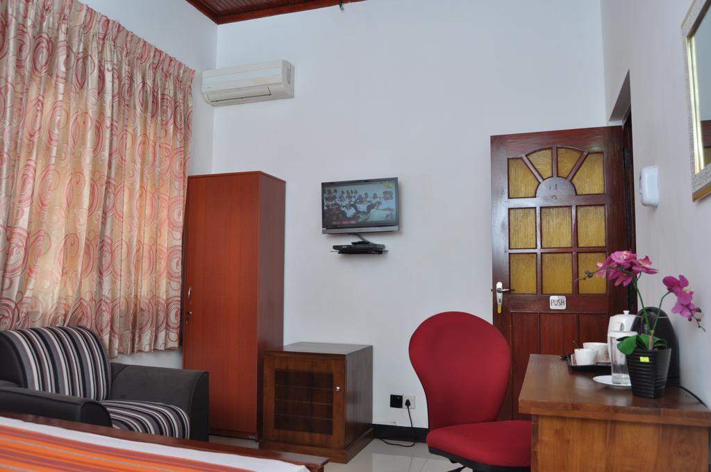 Guest Ryan Hotel Katunayaka Exterior foto