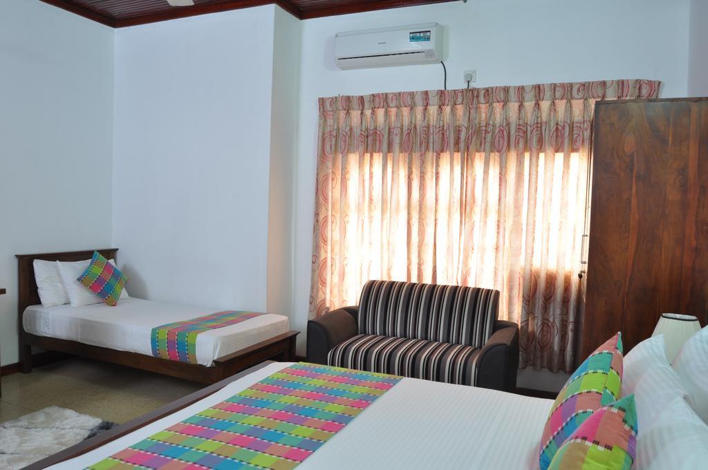 Guest Ryan Hotel Katunayaka Zimmer foto